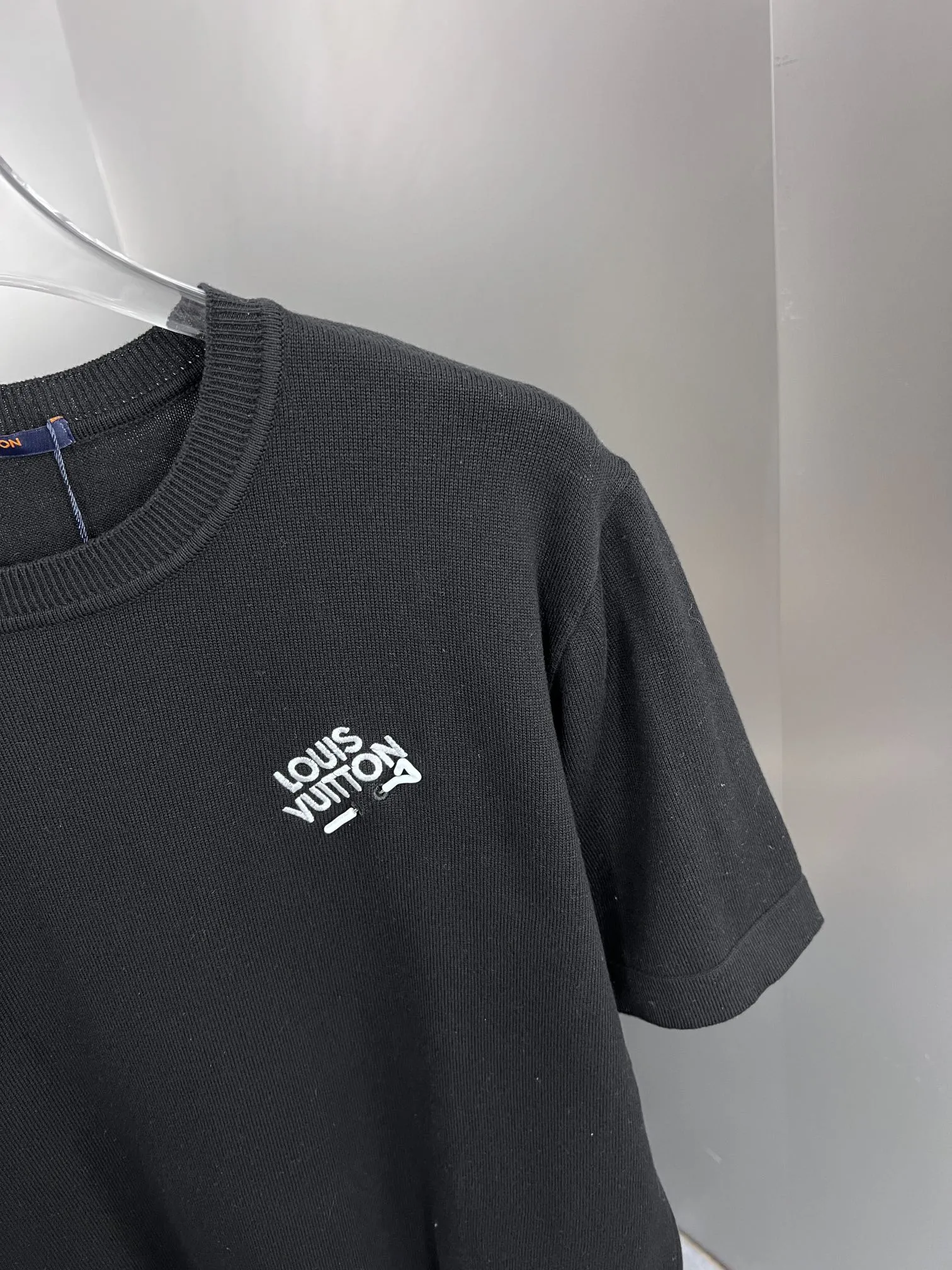 🅿️200 High Quality Lv 2025 Spring and Summer Pin🧷Short Sleeve Knitted Same as Official Website Customized Sweater Neck➕Front Chest Pin🧷Design High Density Imported Embroidery Custom Dyed Wool Yarn S M L XL
